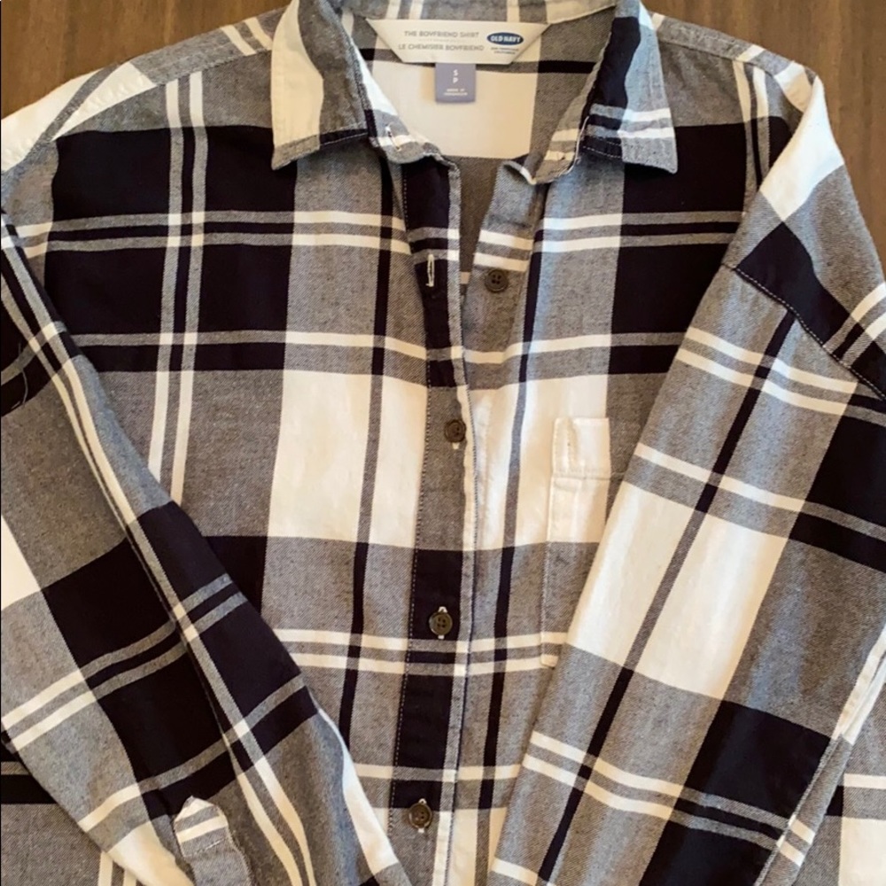 Oversized black/white button down flannel!